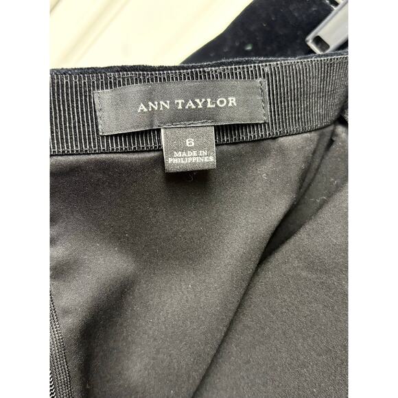 Ann Taylor Black Velvet Pencil Skirt, Lined Straight Skirt, Women's Size 6 - Picture 3 of 6